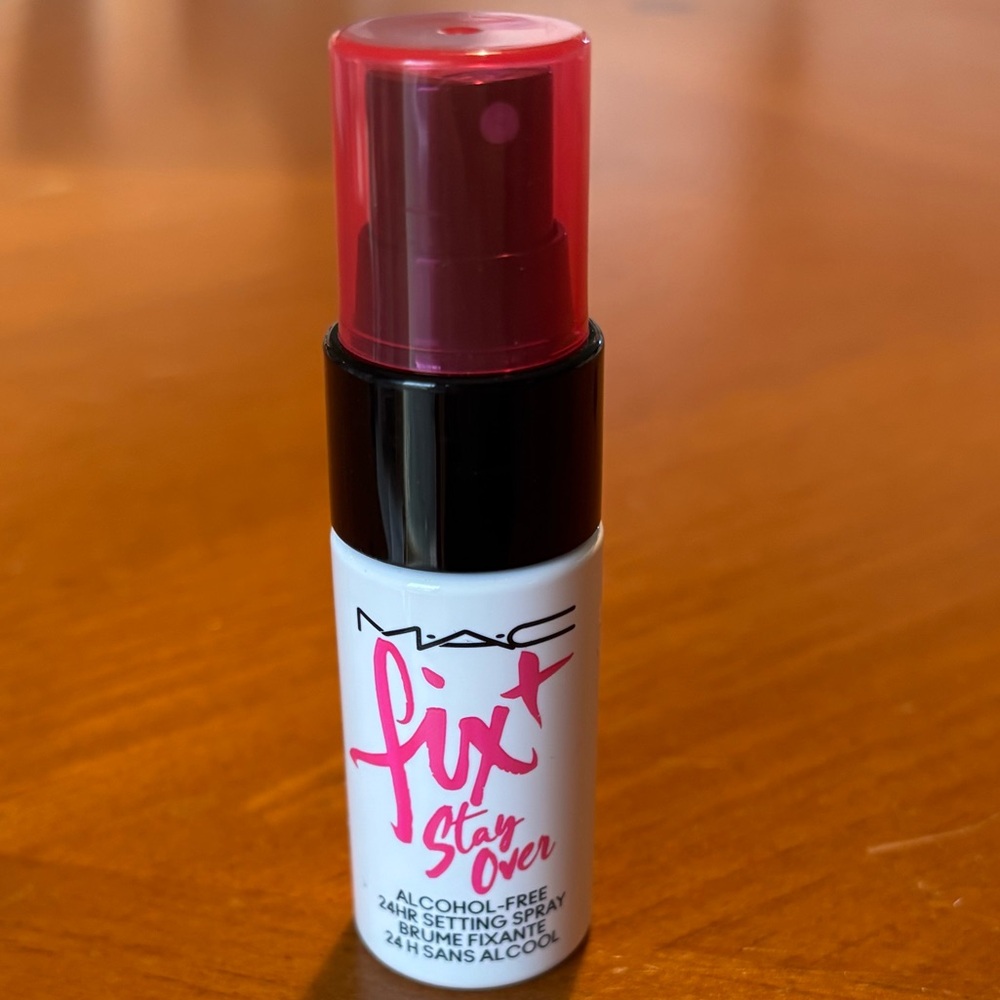 MAC Fix + Stay Over Long-Lasting Setting Spray - Picture 2 of 11